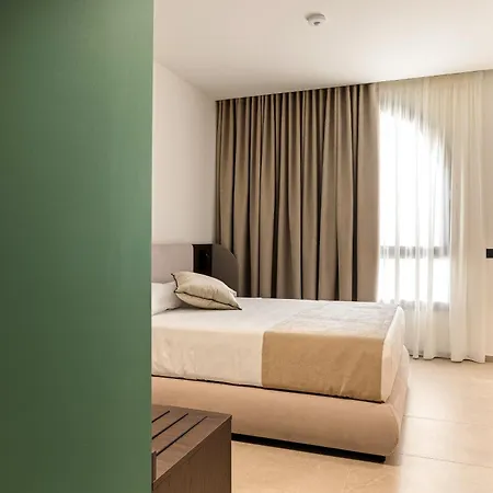 Dimora Degli Archi بيت ضيافة تيراسيني